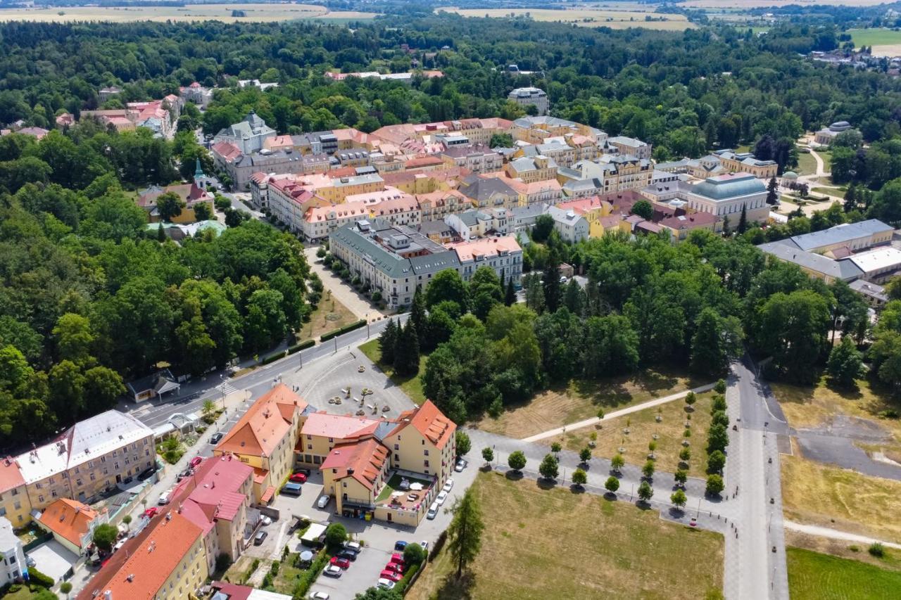 Spa Hotel Centrum Františkovy Lázně Buitenkant foto